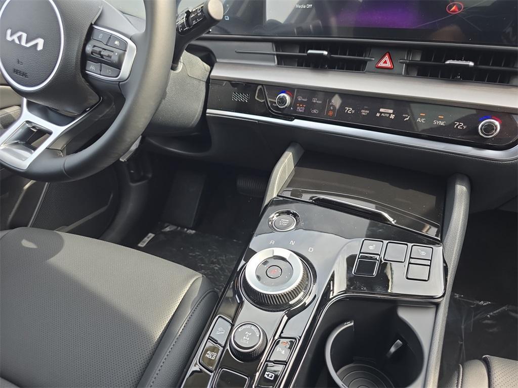 new 2025 Kia Sportage Hybrid car, priced at $30,450