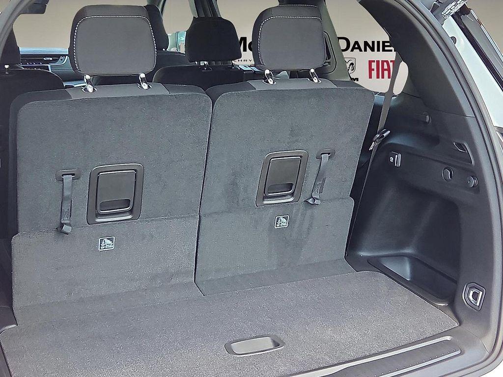 new 2025 Jeep Grand Cherokee L car, priced at $41,504