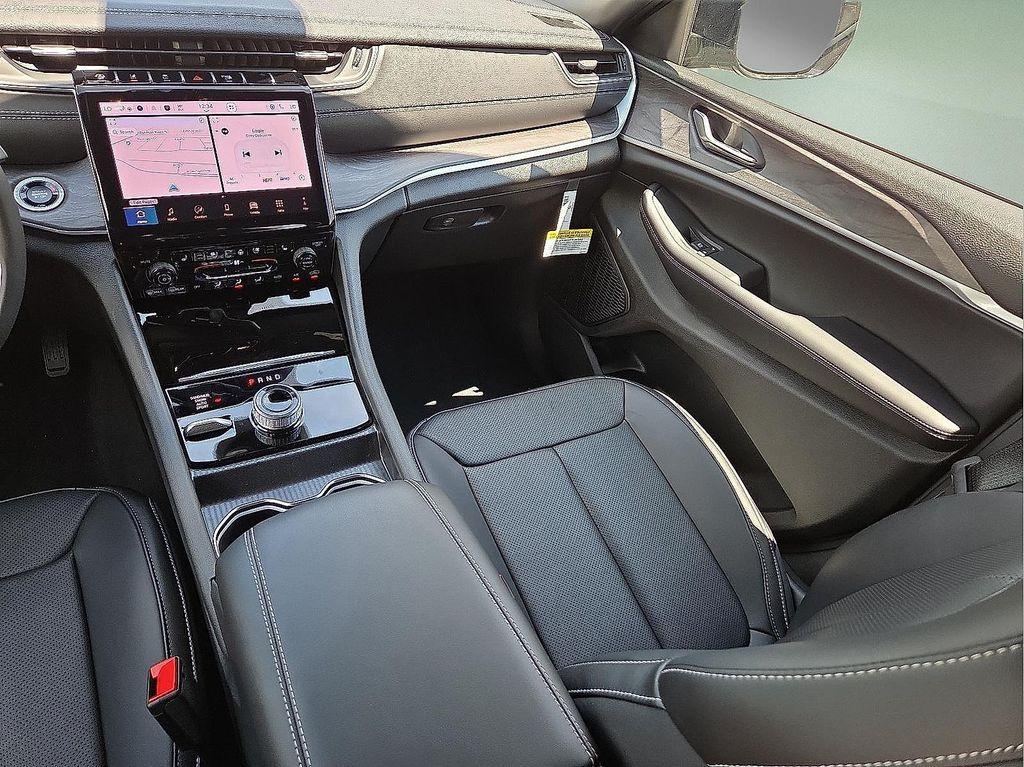 new 2025 Jeep Grand Cherokee L car, priced at $51,217