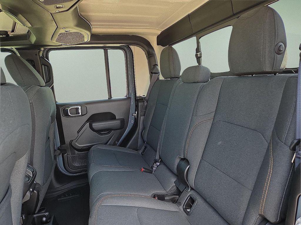 new 2025 Jeep Gladiator car, priced at $46,017