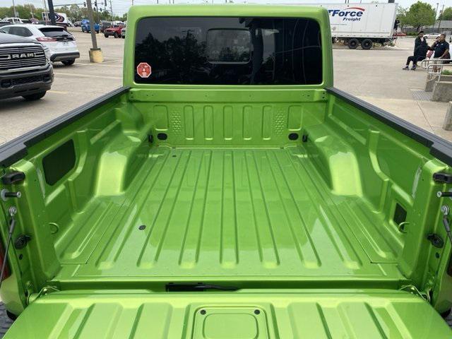 new 2025 Jeep Gladiator car, priced at $55,597