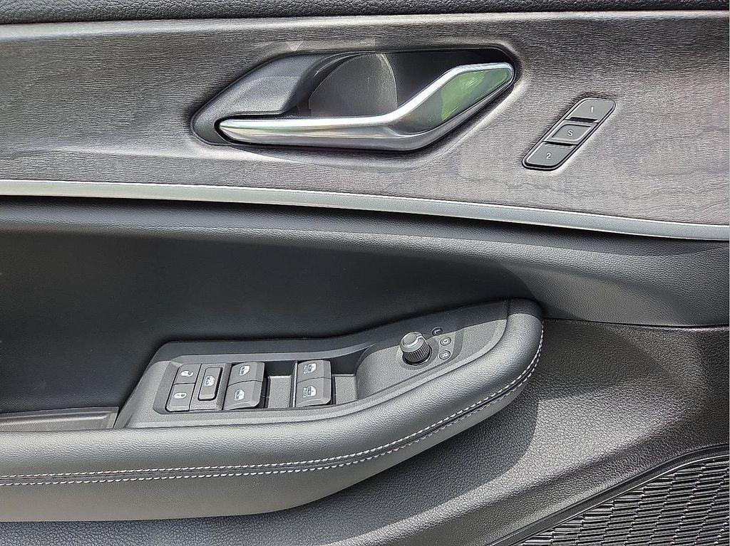 new 2025 Jeep Grand Cherokee L car, priced at $51,217