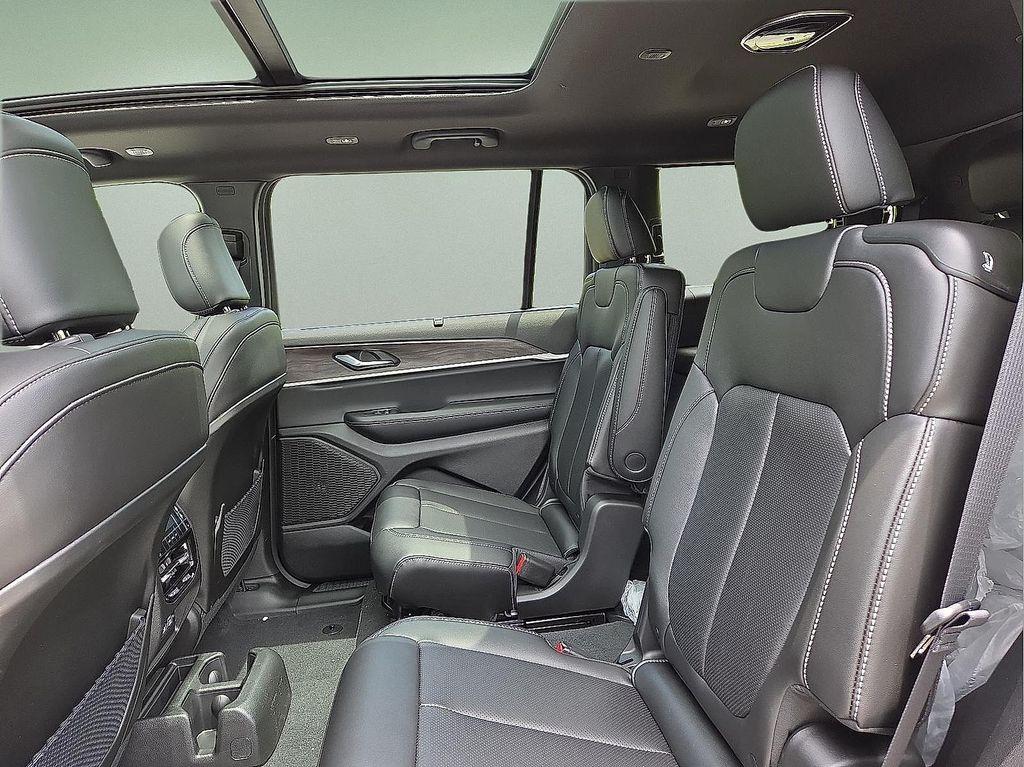 new 2025 Jeep Grand Cherokee L car, priced at $51,217