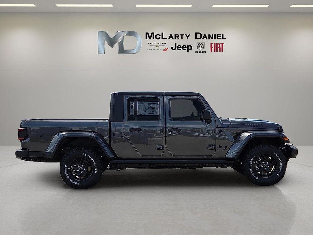new 2025 Jeep Gladiator car, priced at $46,017
