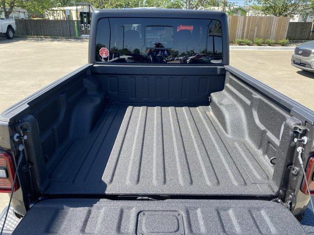 new 2025 Jeep Gladiator car, priced at $50,227