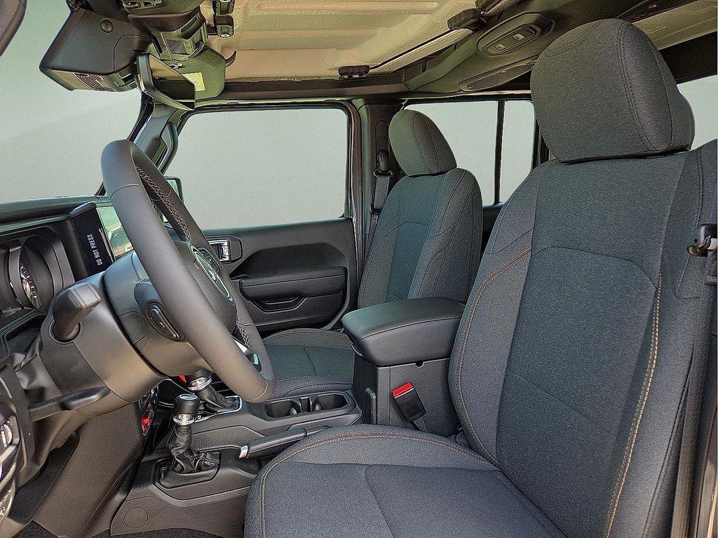 new 2025 Jeep Gladiator car, priced at $46,017