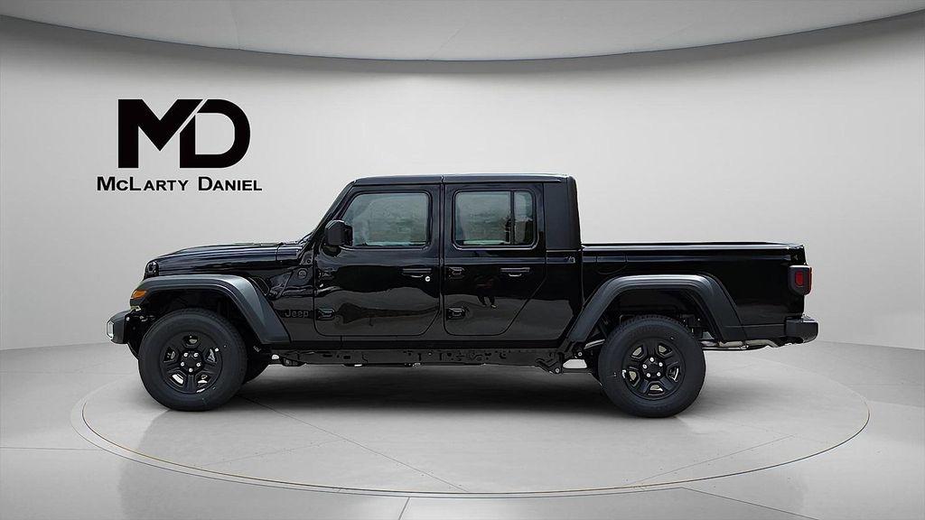 new 2025 Jeep Gladiator car, priced at $37,092