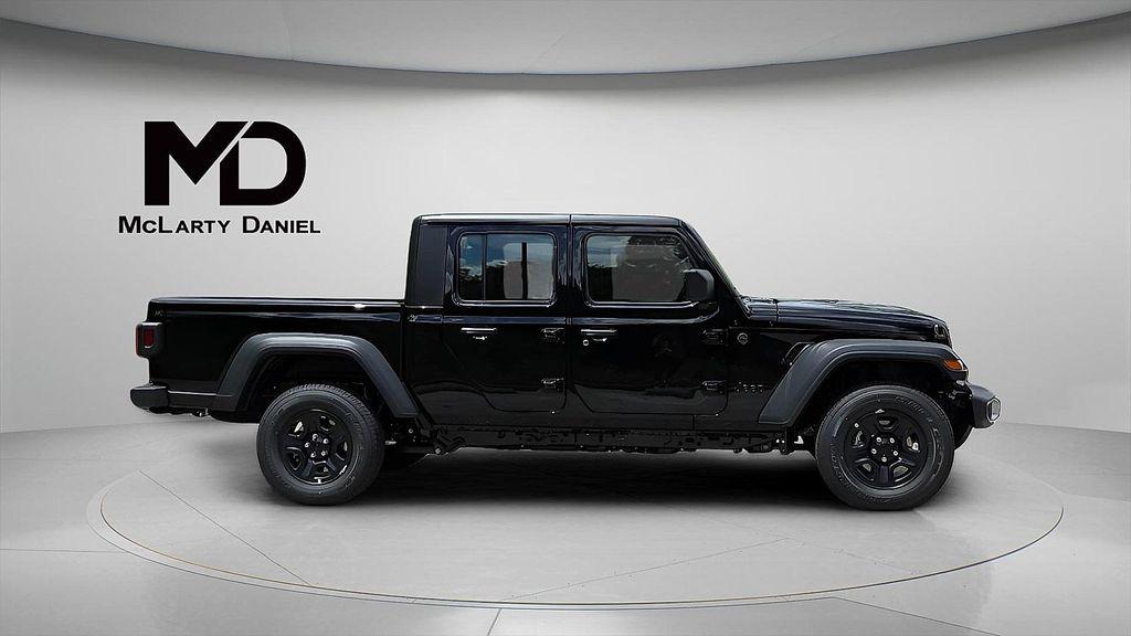 new 2025 Jeep Gladiator car, priced at $37,092