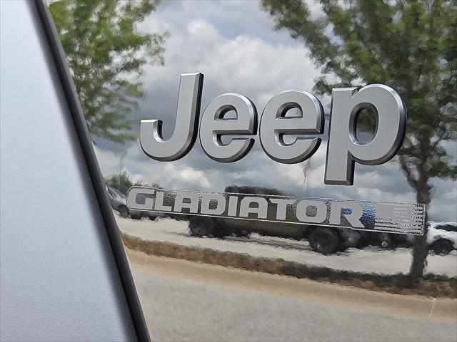 new 2025 Jeep Gladiator car, priced at $39,372