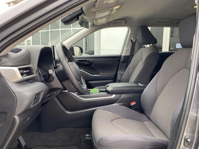 used 2023 Toyota Highlander car, priced at $33,847