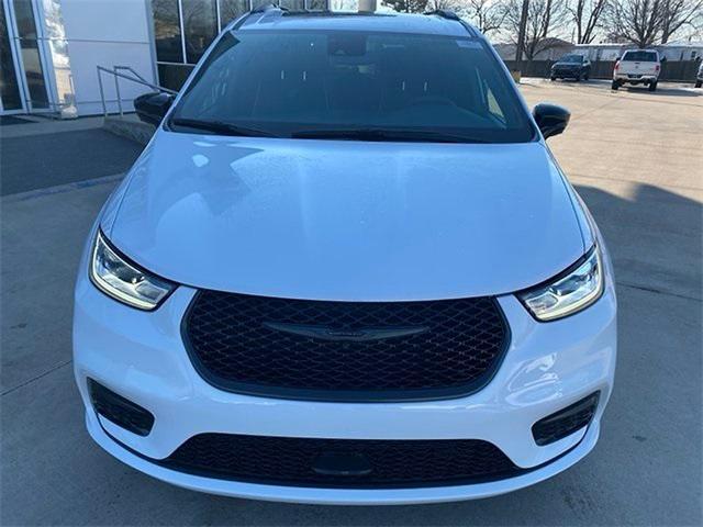 new 2024 Chrysler Pacifica Hybrid car, priced at $53,849