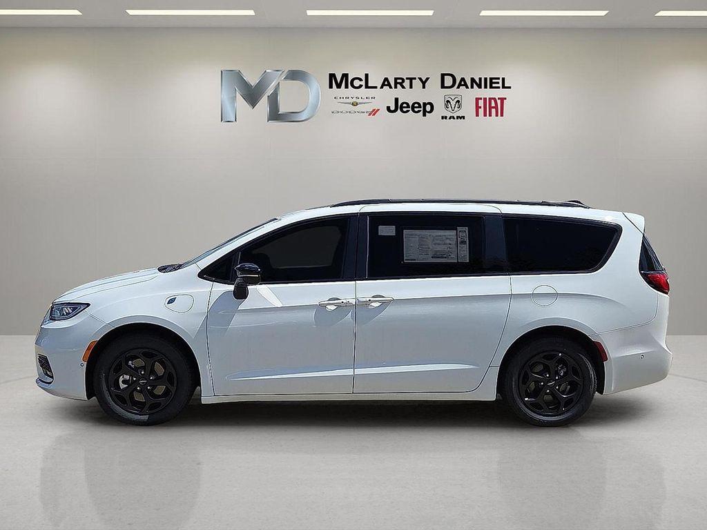 new 2024 Chrysler Pacifica Hybrid car, priced at $52,973