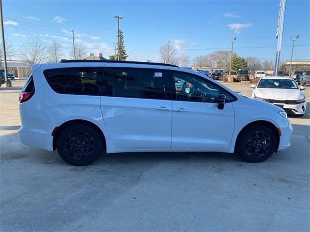 new 2024 Chrysler Pacifica Hybrid car, priced at $53,849
