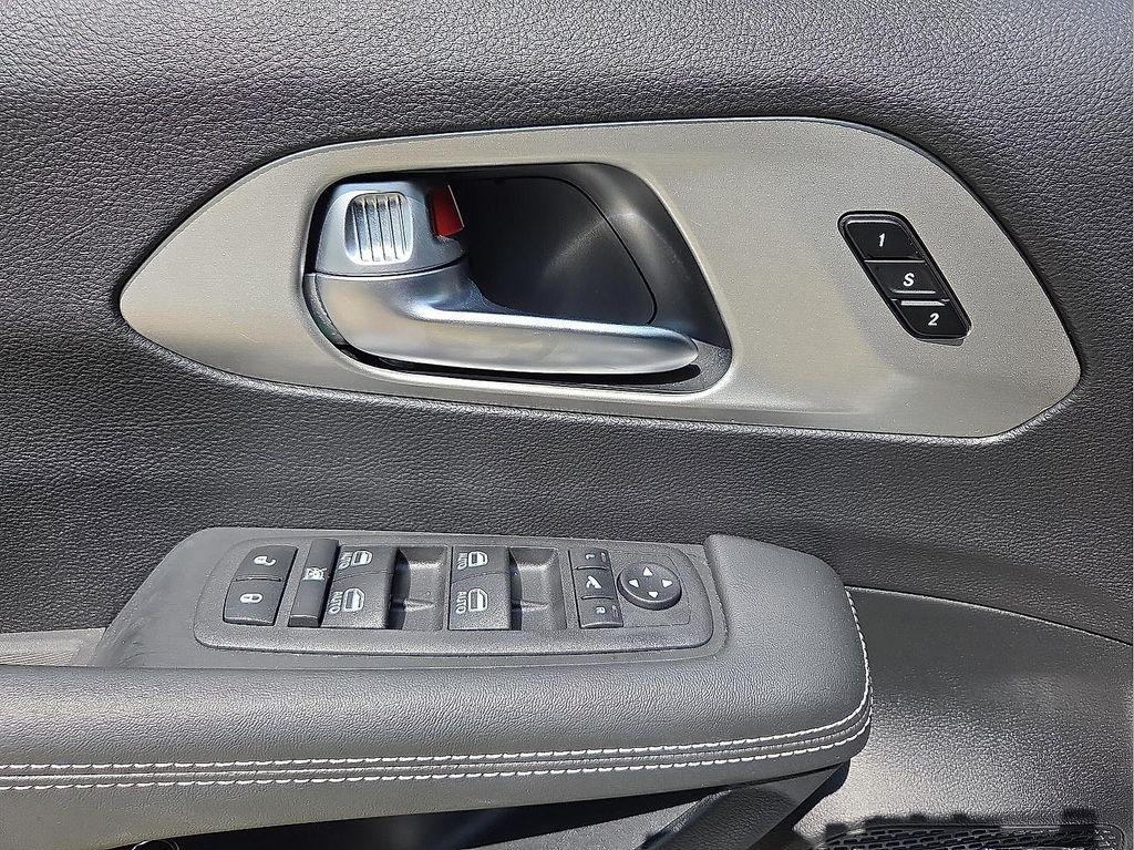 new 2024 Chrysler Pacifica Hybrid car, priced at $52,973