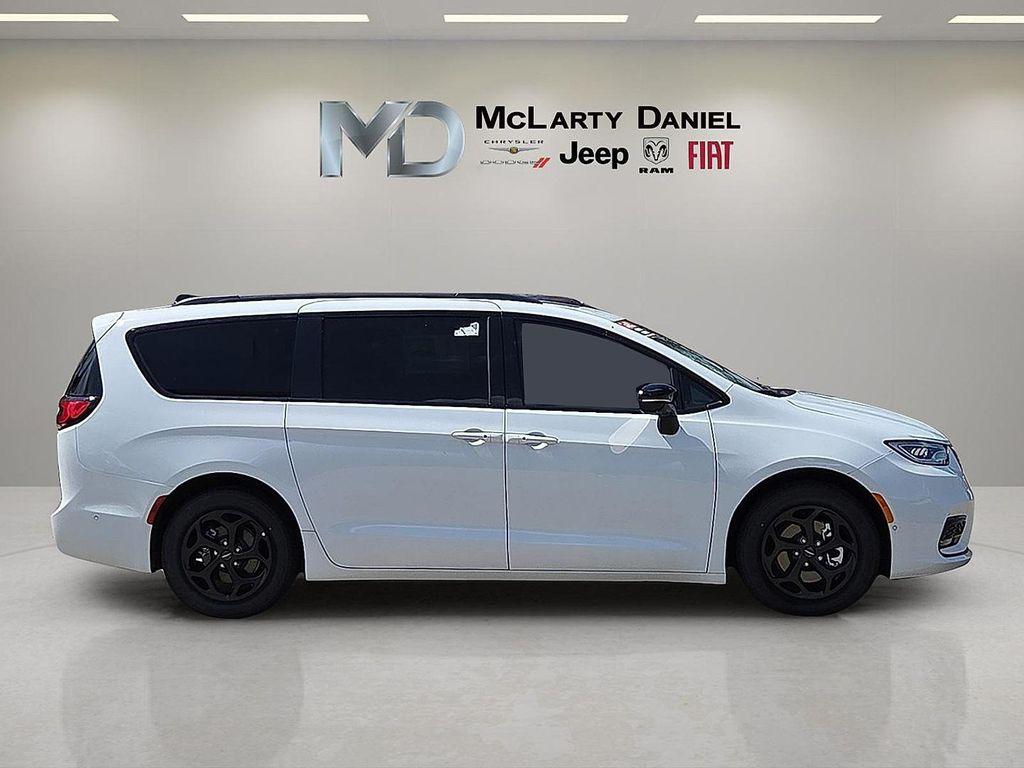 new 2024 Chrysler Pacifica Hybrid car, priced at $52,973