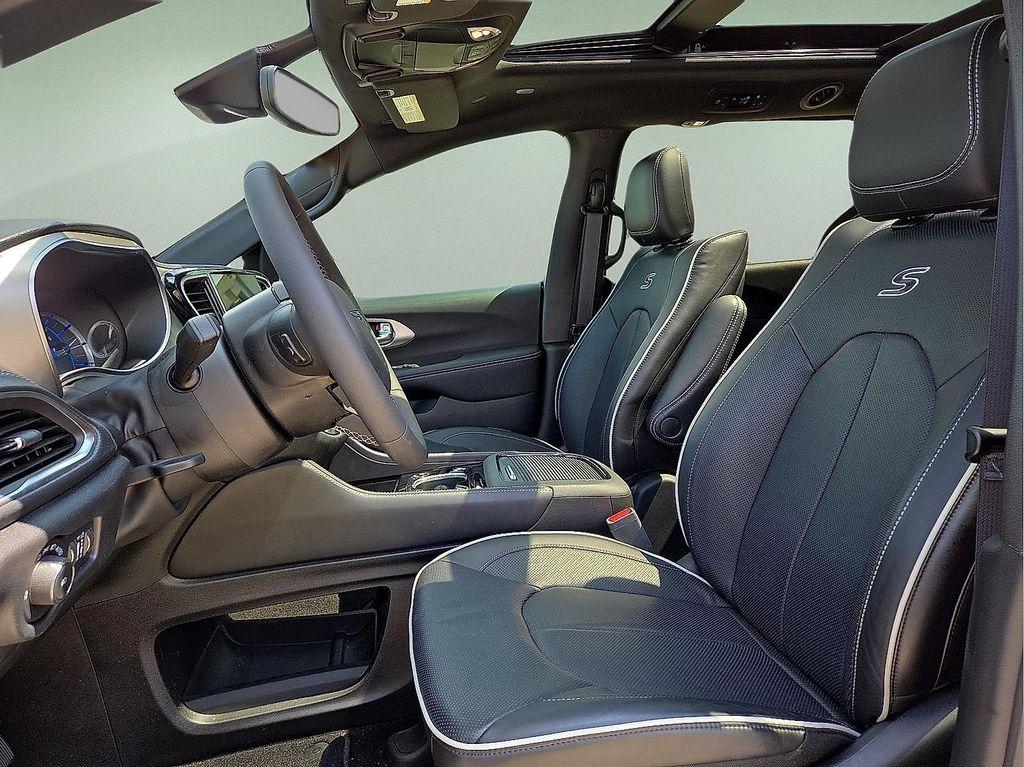 new 2024 Chrysler Pacifica Hybrid car, priced at $52,973