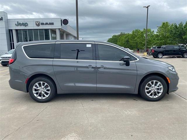 new 2025 Chrysler Pacifica car, priced at $47,985