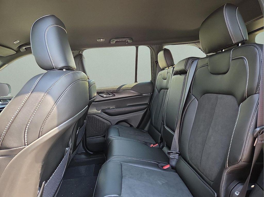 new 2025 Jeep Grand Cherokee car, priced at $43,231
