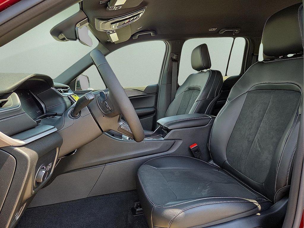 new 2025 Jeep Grand Cherokee car, priced at $43,231