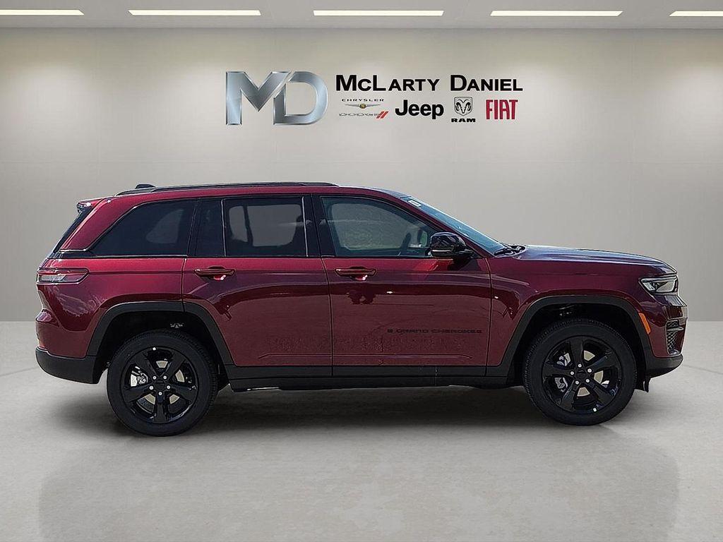 new 2025 Jeep Grand Cherokee car, priced at $43,231