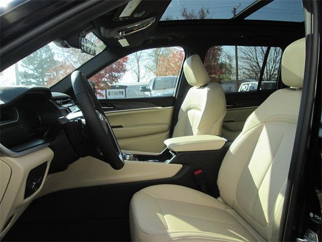 new 2025 Jeep Grand Cherokee car, priced at $44,263