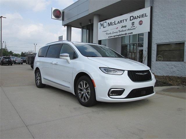 new 2024 Chrysler Pacifica car, priced at $53,994