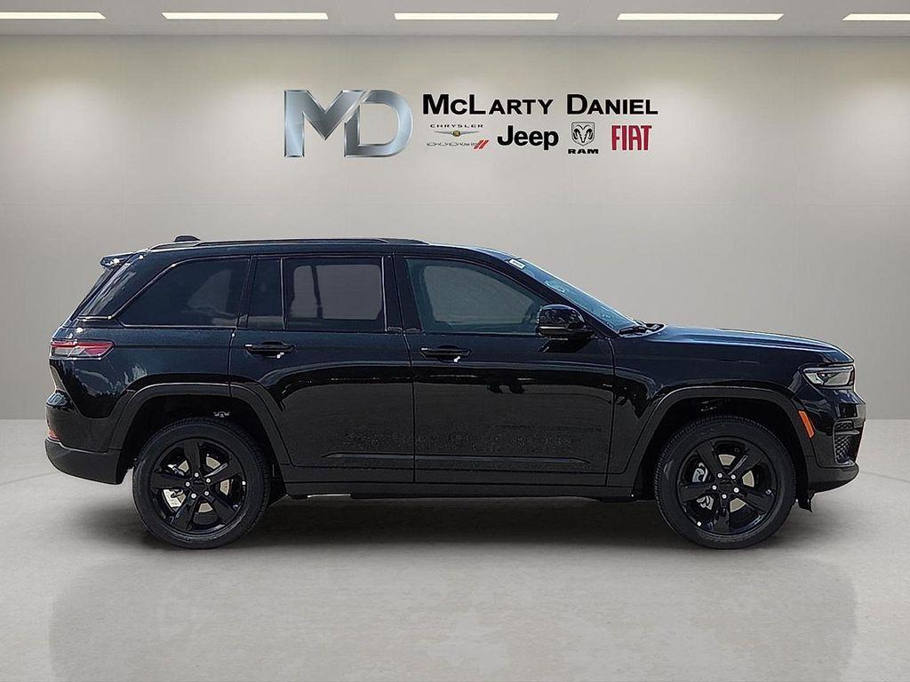 new 2025 Jeep Grand Cherokee car, priced at $41,316