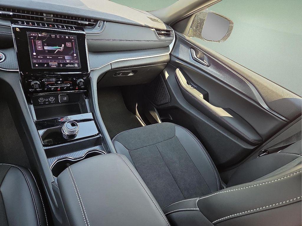 new 2025 Jeep Grand Cherokee car, priced at $41,316