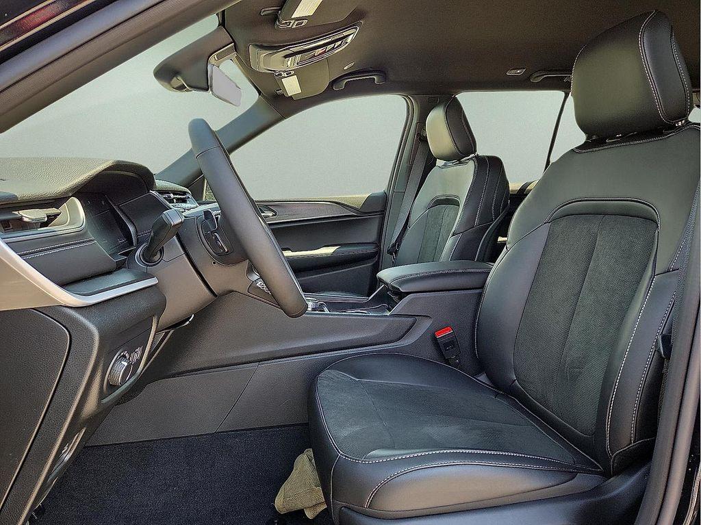 new 2025 Jeep Grand Cherokee car, priced at $41,316