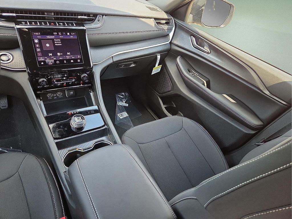 new 2025 Jeep Grand Cherokee L car, priced at $40,662