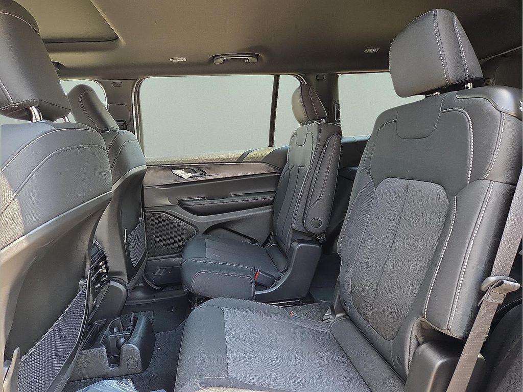 new 2025 Jeep Grand Cherokee L car, priced at $40,662