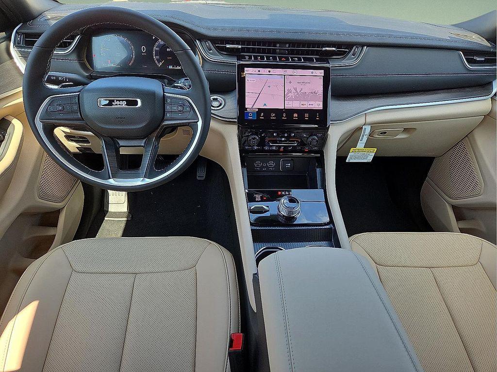 new 2025 Jeep Grand Cherokee car, priced at $49,627