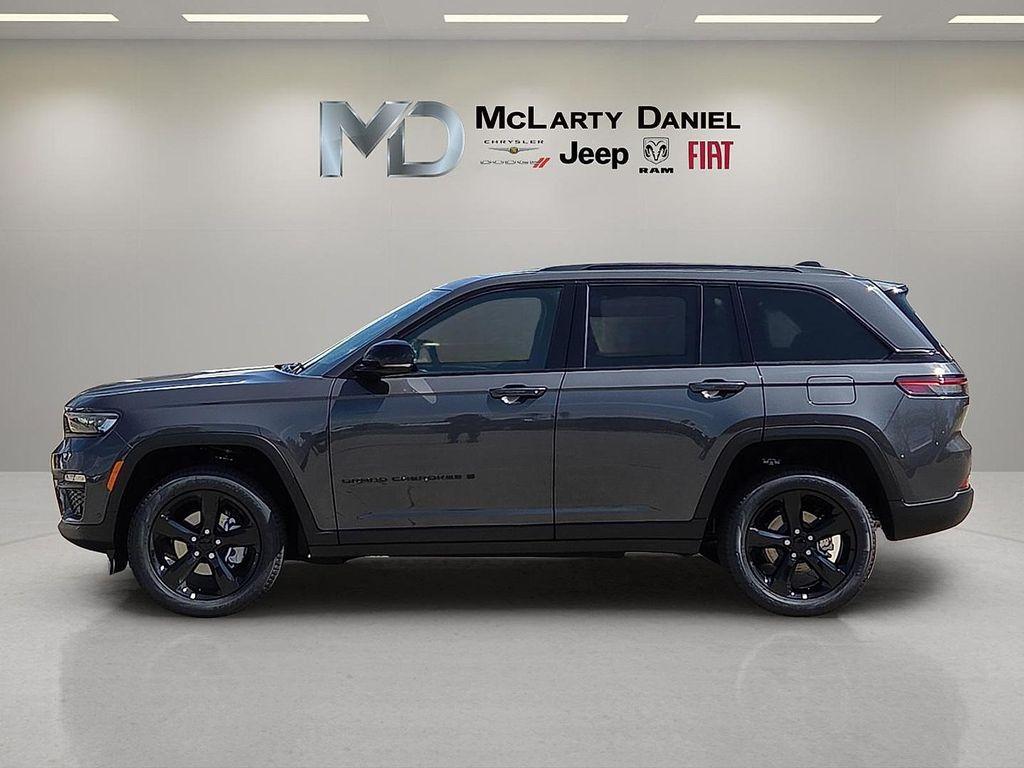 new 2025 Jeep Grand Cherokee car, priced at $49,627