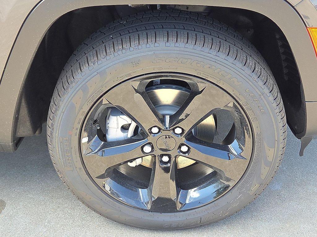 new 2025 Jeep Grand Cherokee car, priced at $49,627