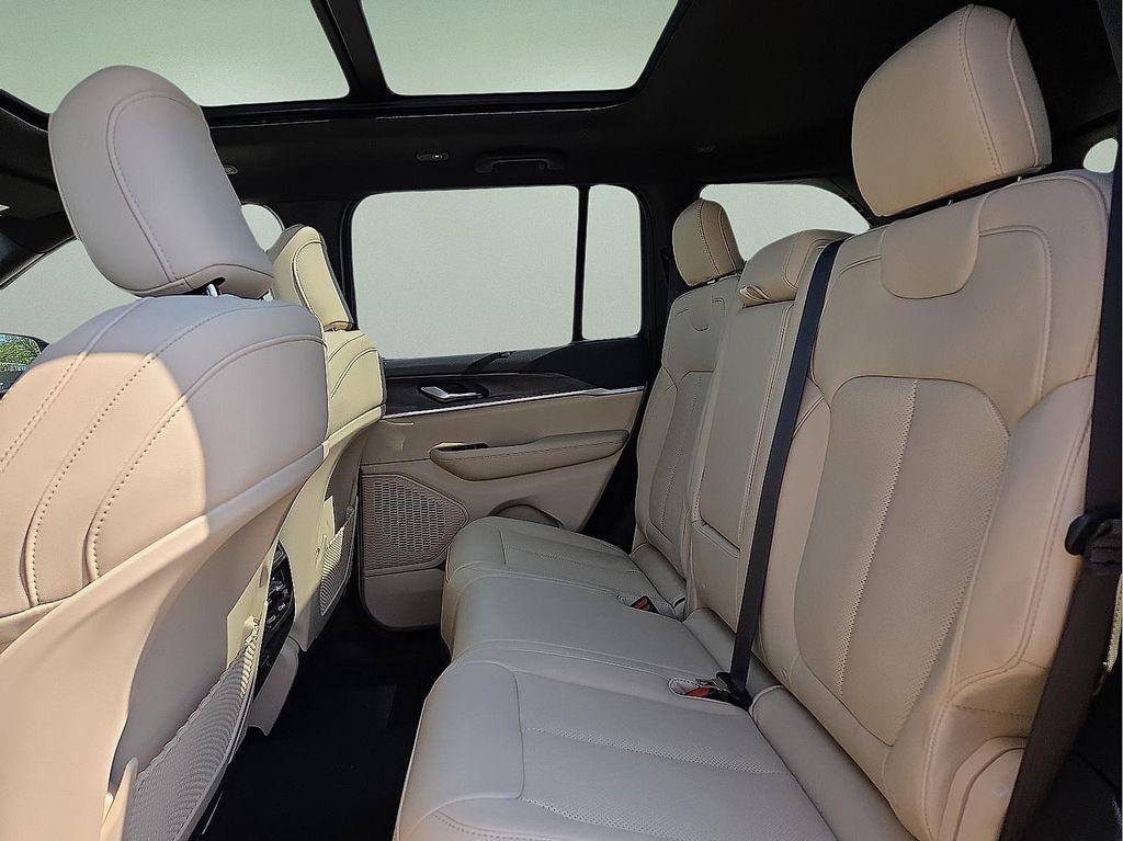 new 2025 Jeep Grand Cherokee car, priced at $49,627