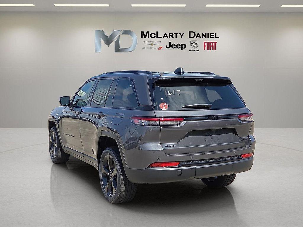 new 2025 Jeep Grand Cherokee car, priced at $49,627