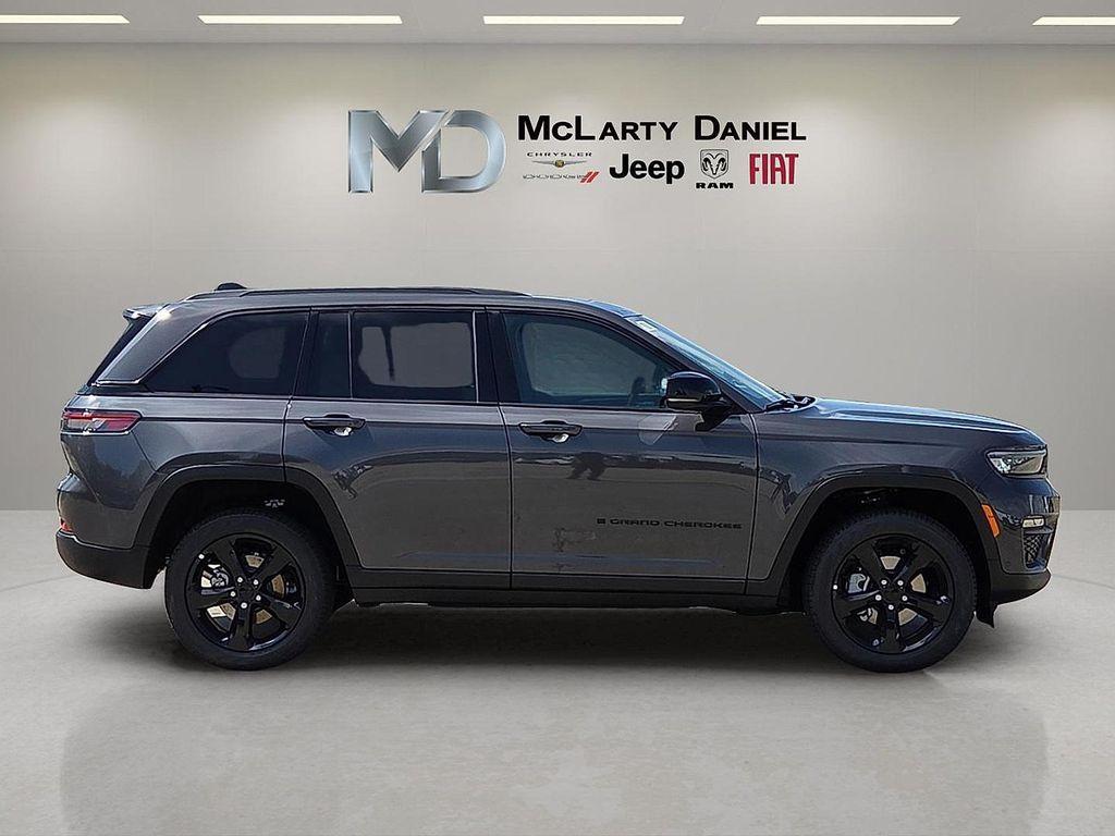 new 2025 Jeep Grand Cherokee car, priced at $49,627