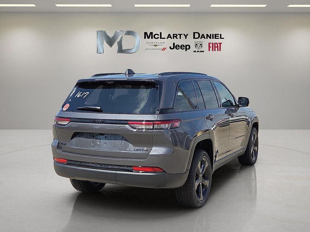 new 2025 Jeep Grand Cherokee car, priced at $49,627