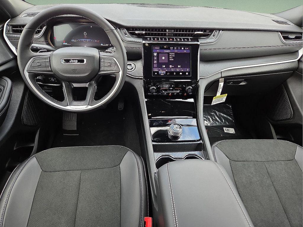 new 2025 Jeep Grand Cherokee car, priced at $42,193