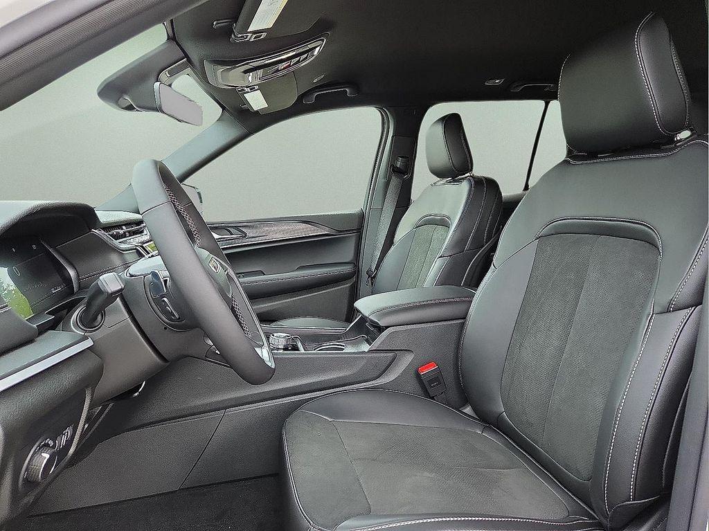 new 2025 Jeep Grand Cherokee car, priced at $42,193