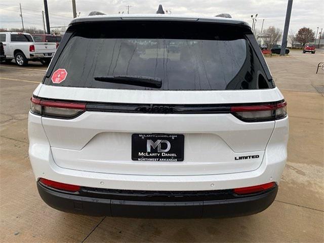 new 2025 Jeep Grand Cherokee car, priced at $44,041