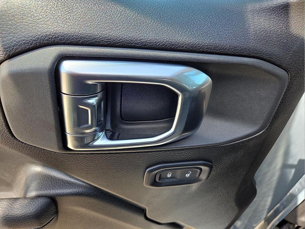 new 2025 Jeep Wrangler car, priced at $33,185