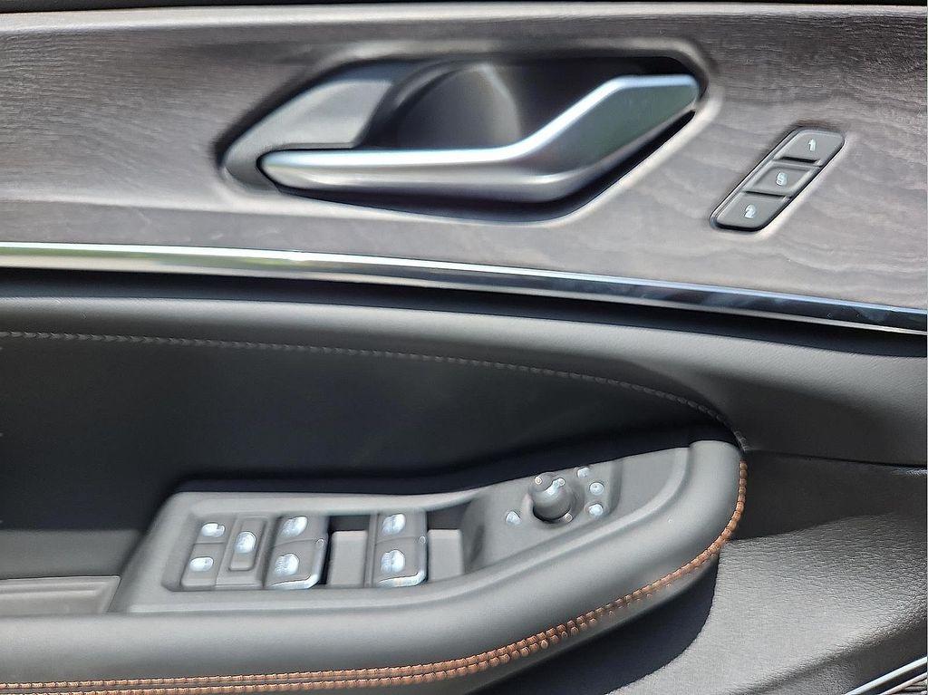 new 2025 Jeep Grand Cherokee L car, priced at $56,629