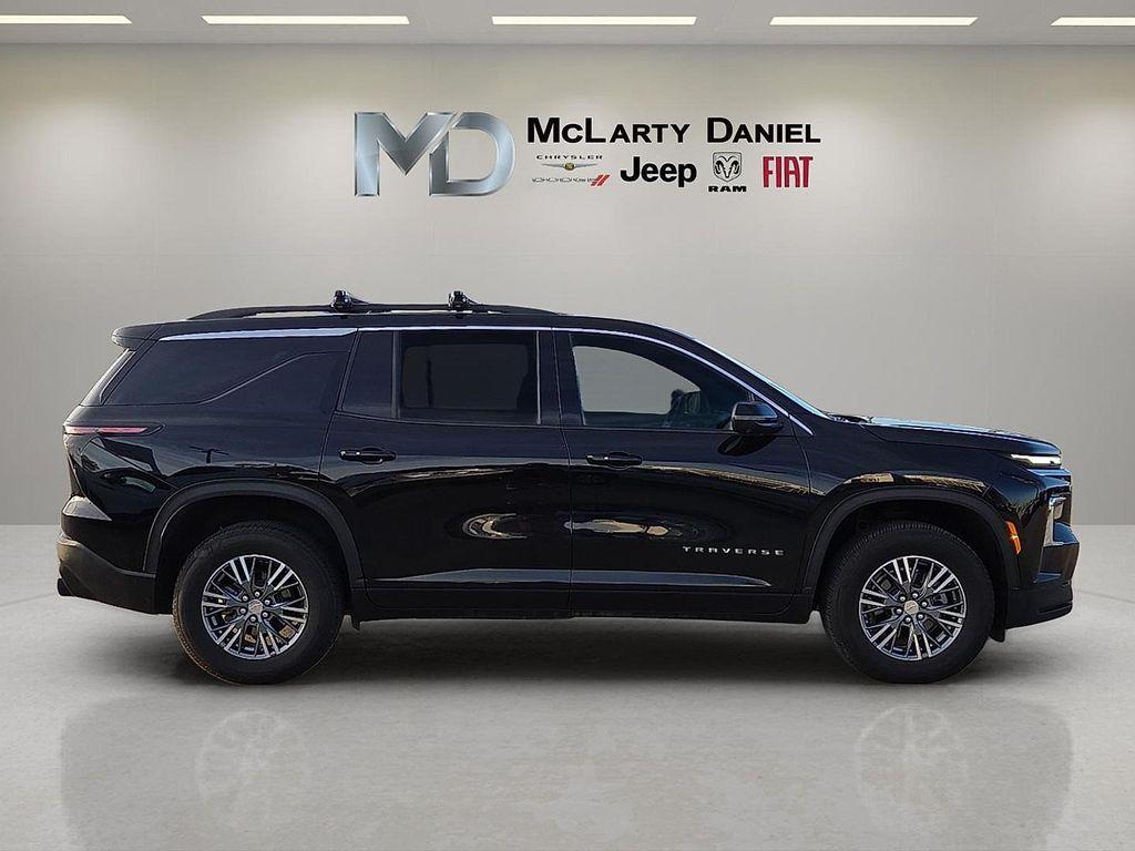 used 2024 Chevrolet Traverse car, priced at $33,650