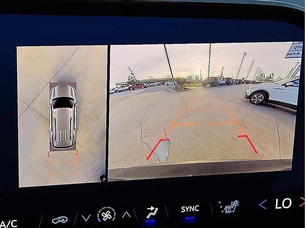 used 2024 Chevrolet Traverse car, priced at $33,650