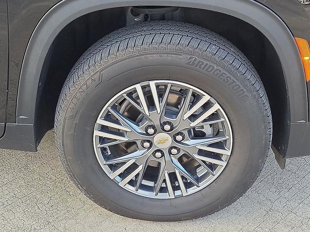 used 2024 Chevrolet Traverse car, priced at $33,650