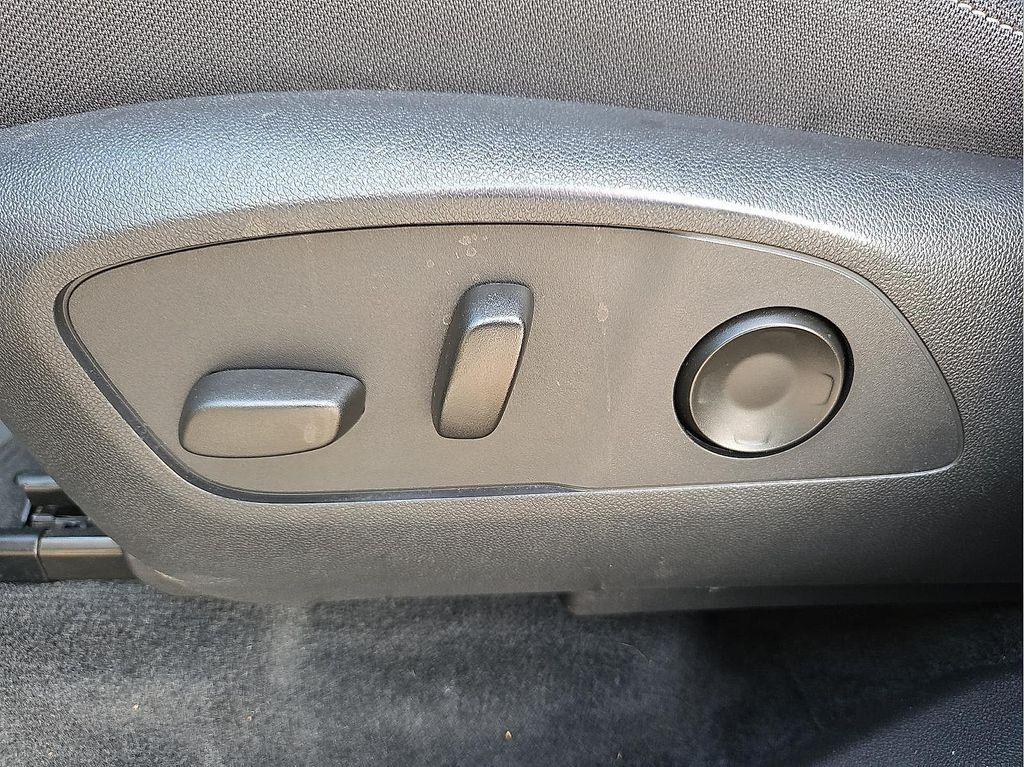 used 2024 Chevrolet Traverse car, priced at $33,650