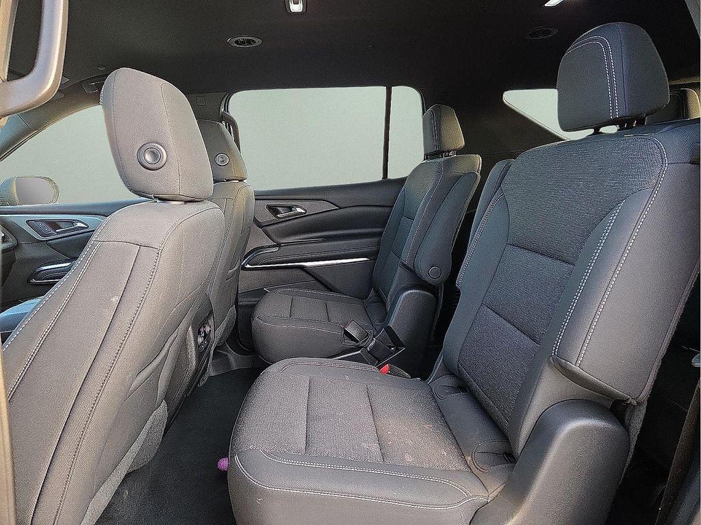 used 2024 Chevrolet Traverse car, priced at $33,650