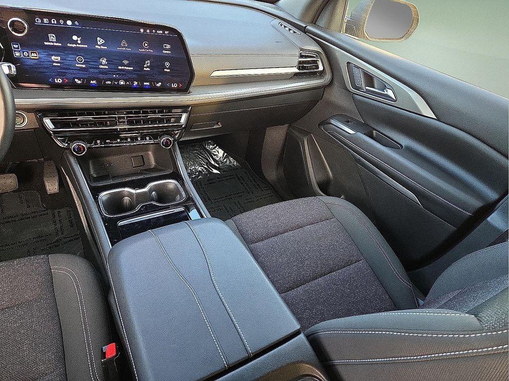 used 2024 Chevrolet Traverse car, priced at $33,650