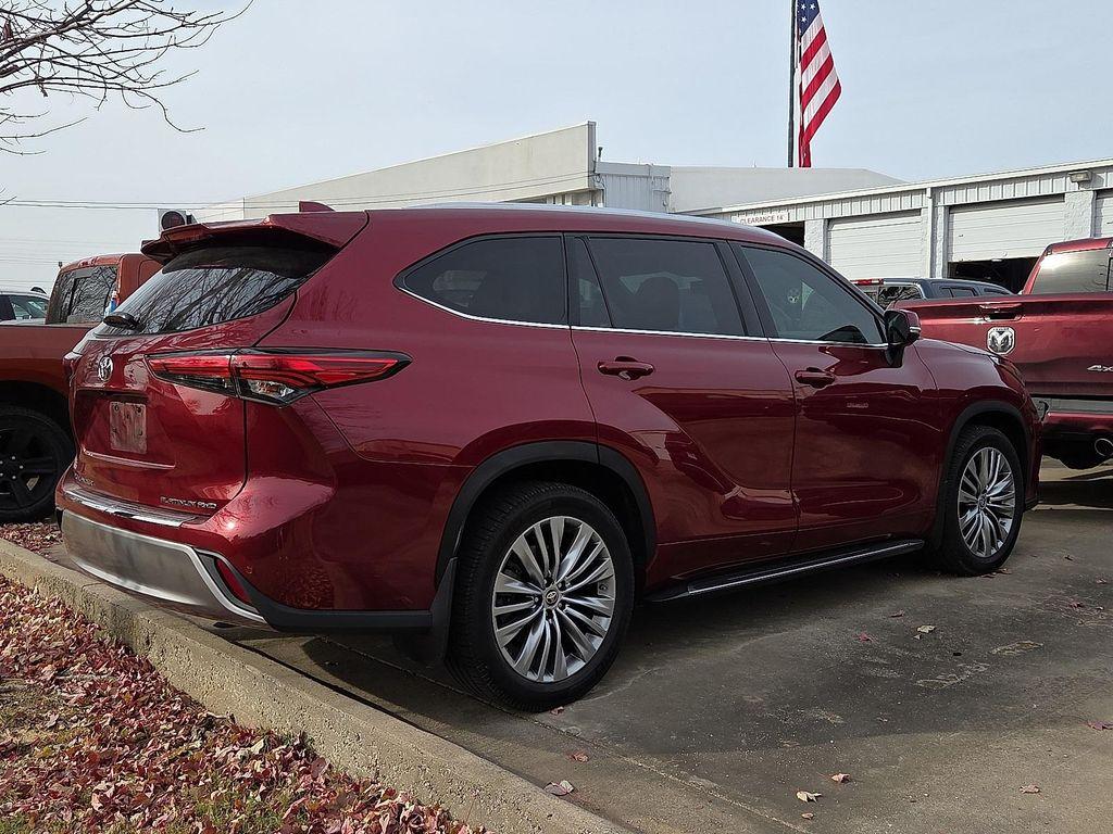 used 2022 Toyota Highlander car, priced at $36,489